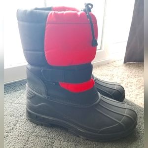 Big kids size 6 snow boots